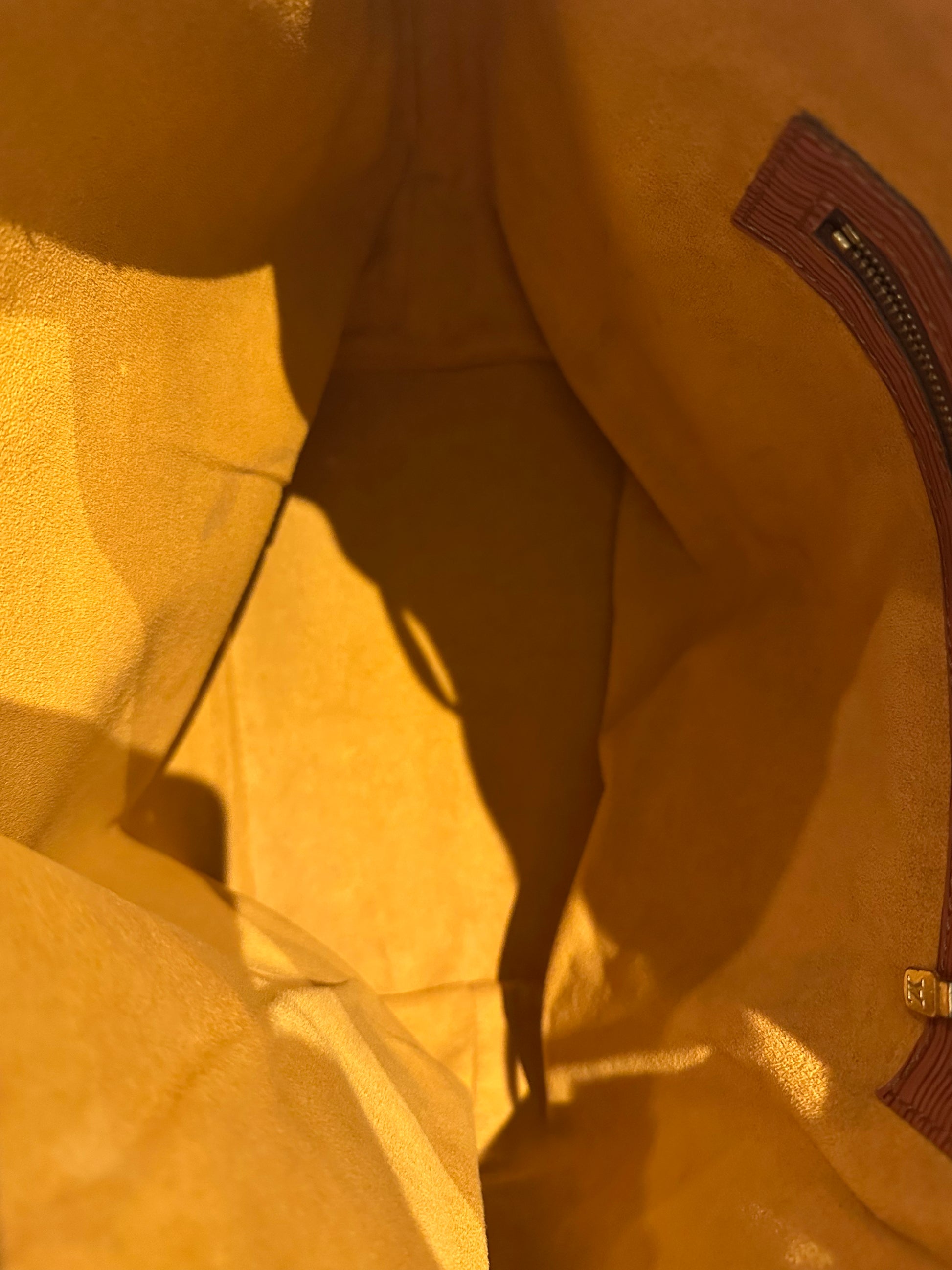 Louis Vuitton Grand Noe Epi