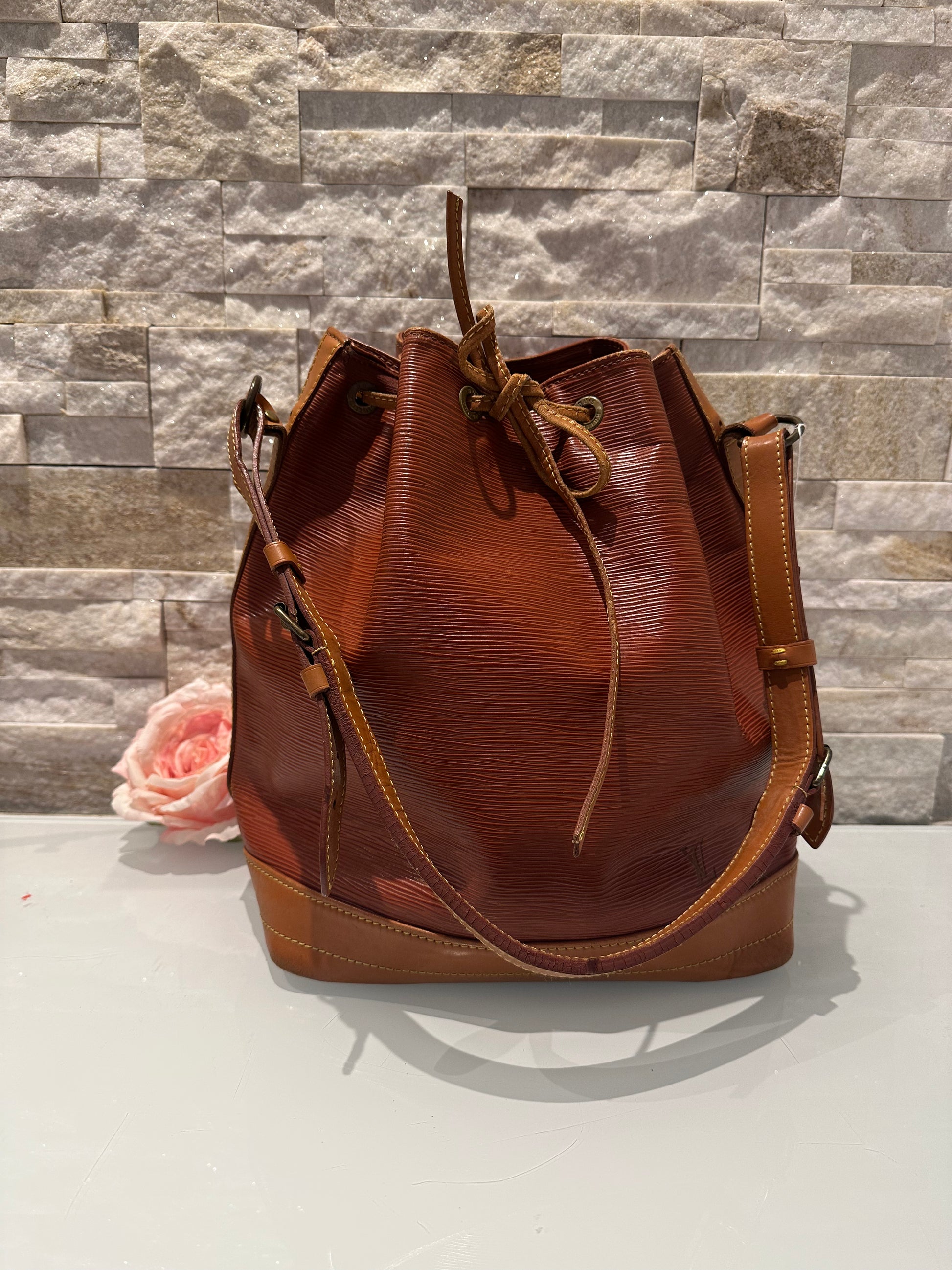 Louis Vuitton Grand Noe Epi