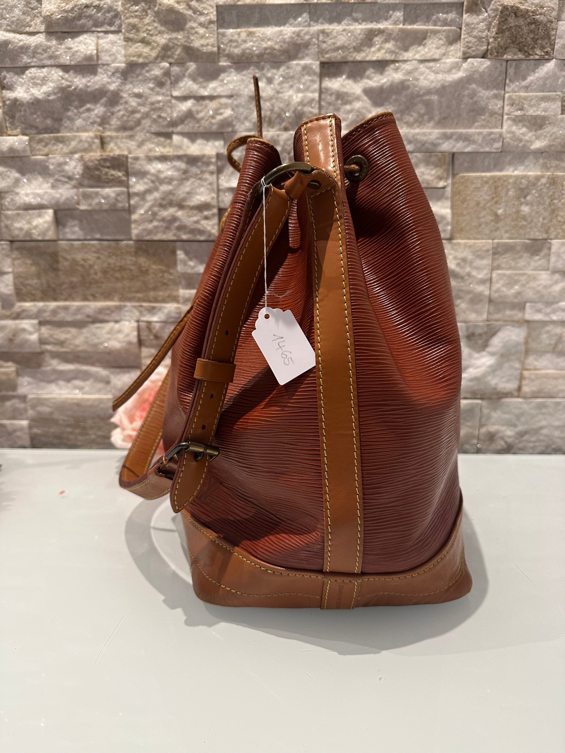 Louis Vuitton Grand Noe Epi