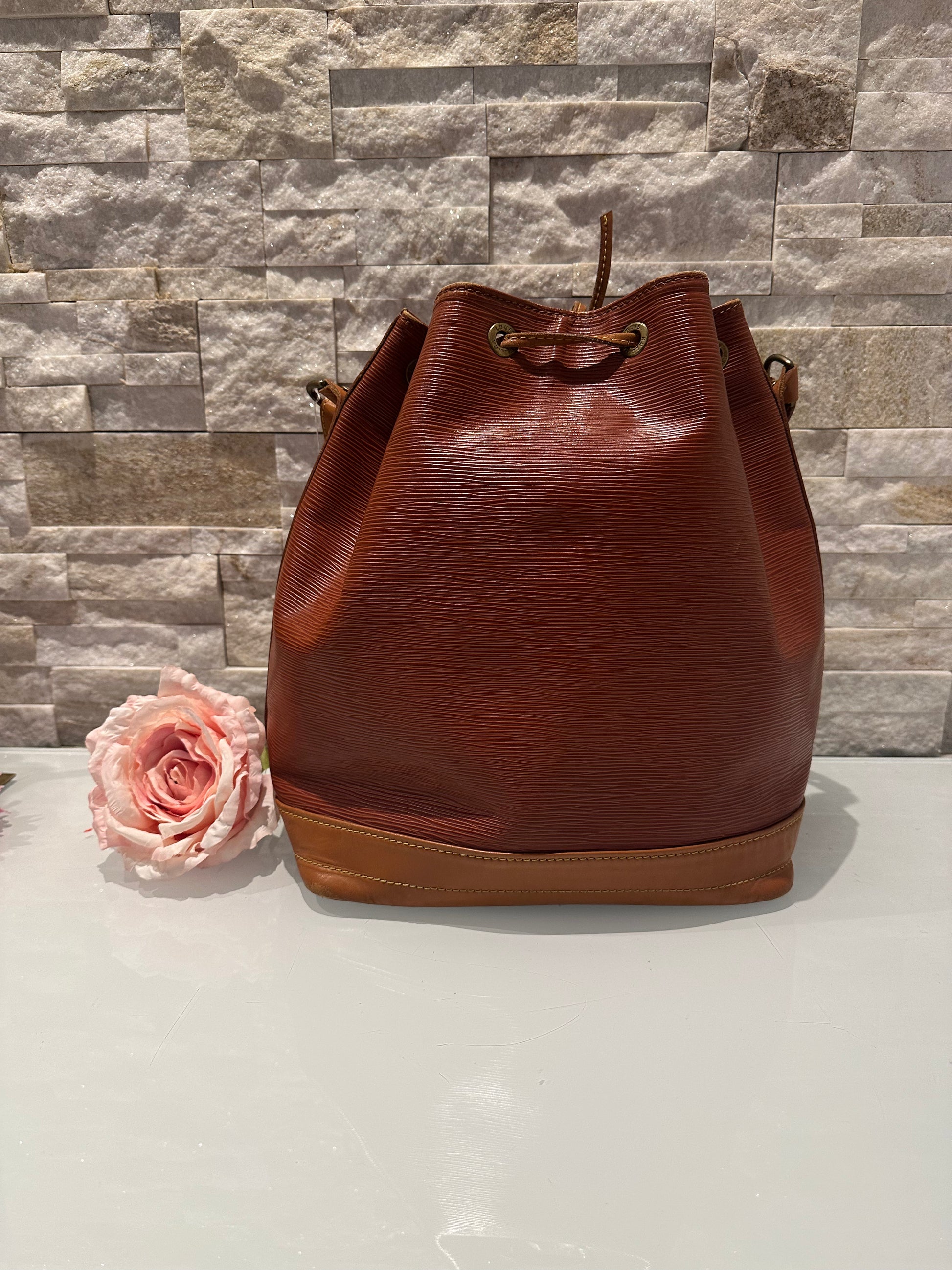 Louis Vuitton Grand Noe Epi