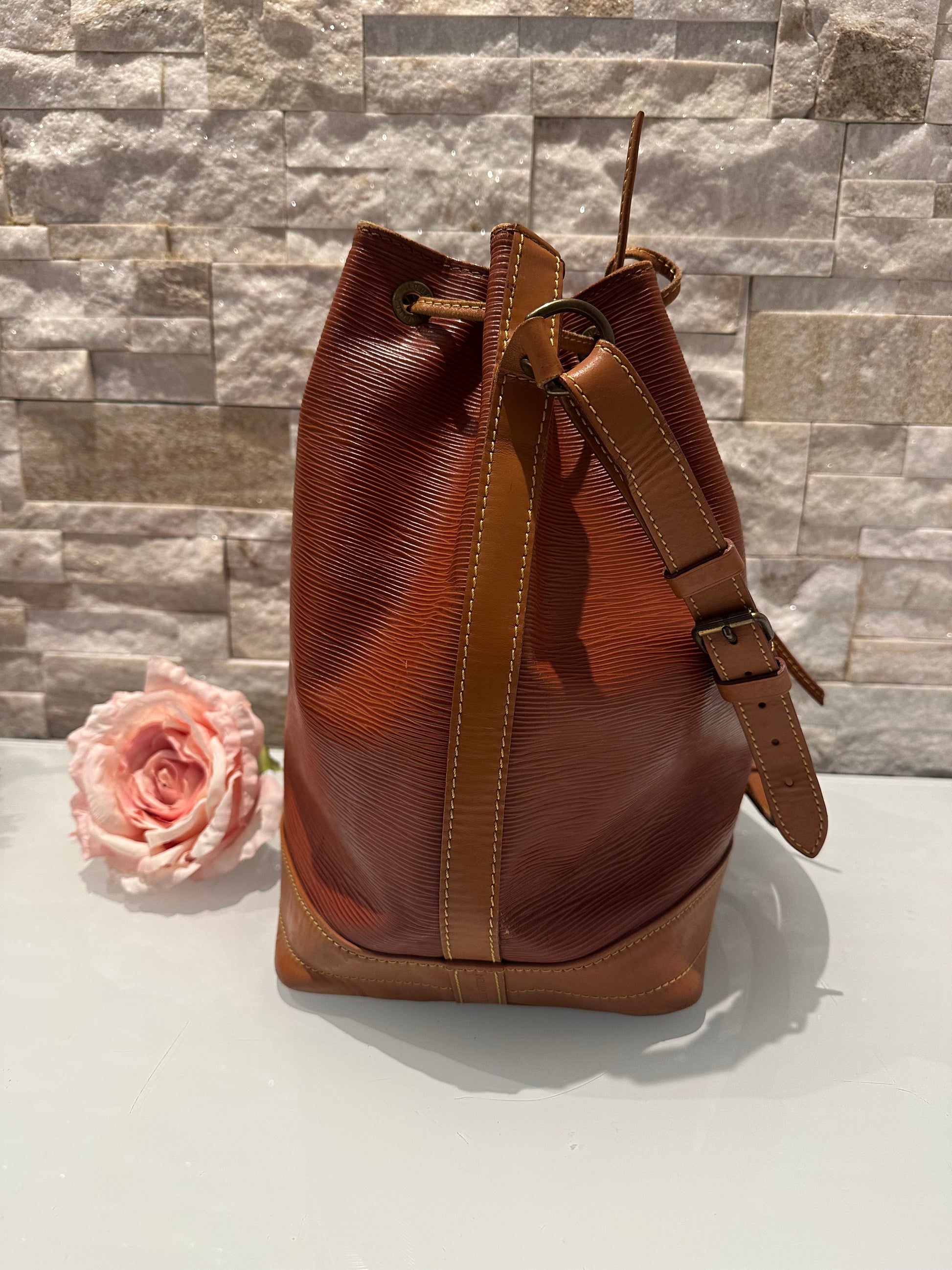 Louis Vuitton Grand Noe Epi