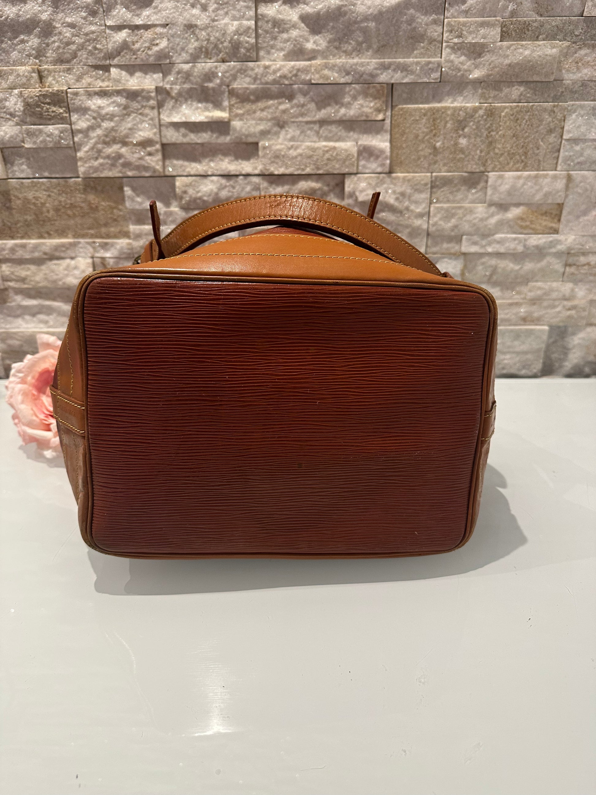 Louis Vuitton Grand Noe Epi