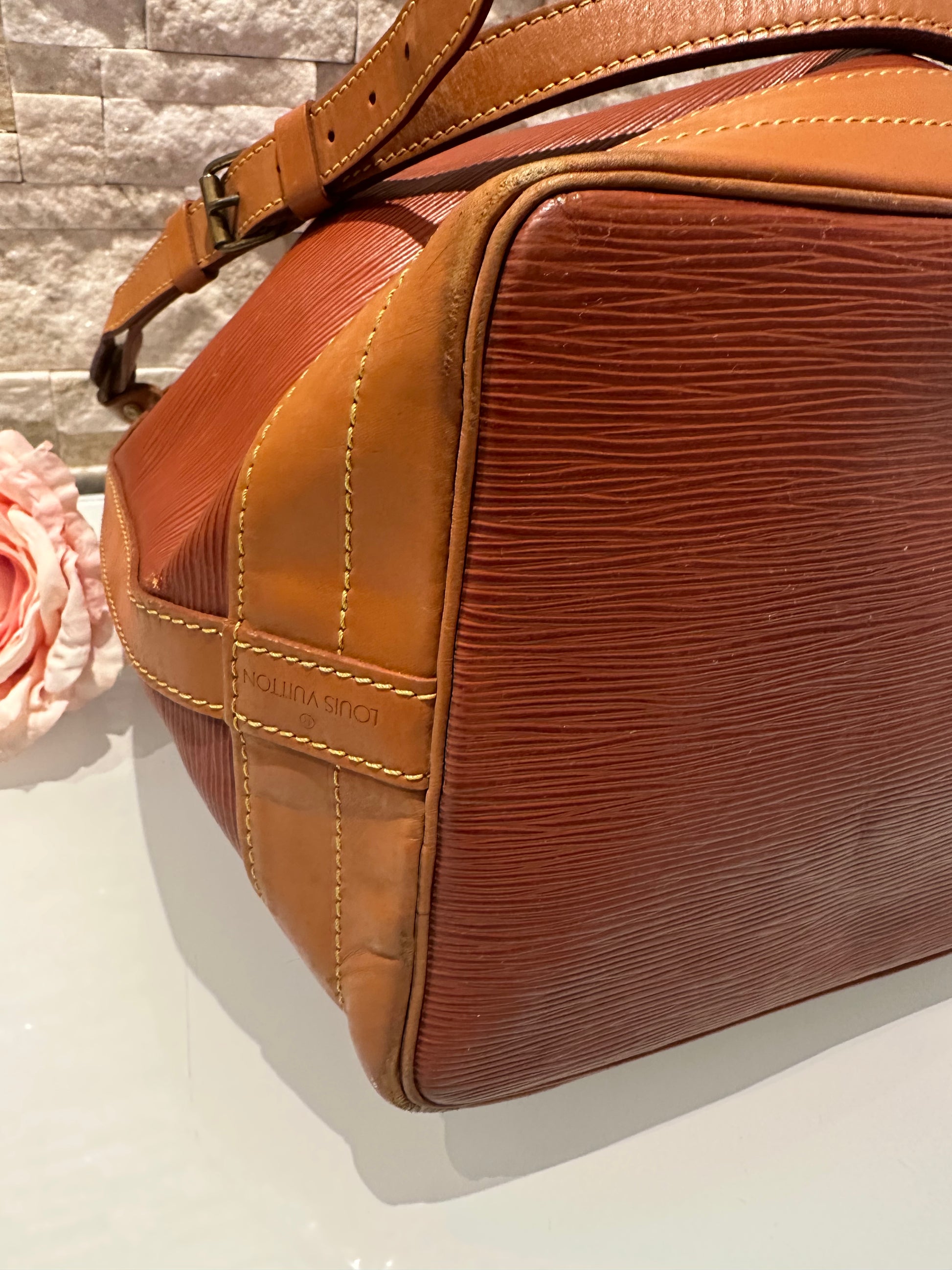 Louis Vuitton Grand Noe Epi