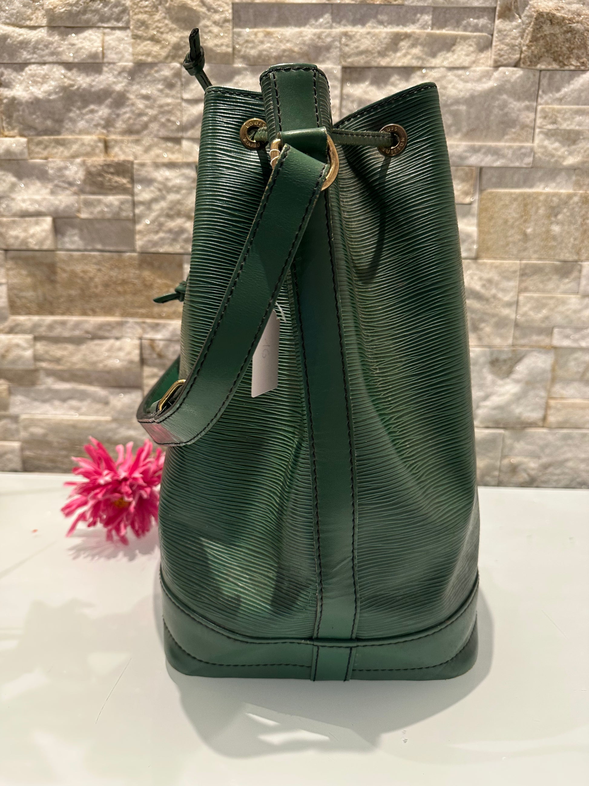 Louis Vuitton Grand Noe Epi