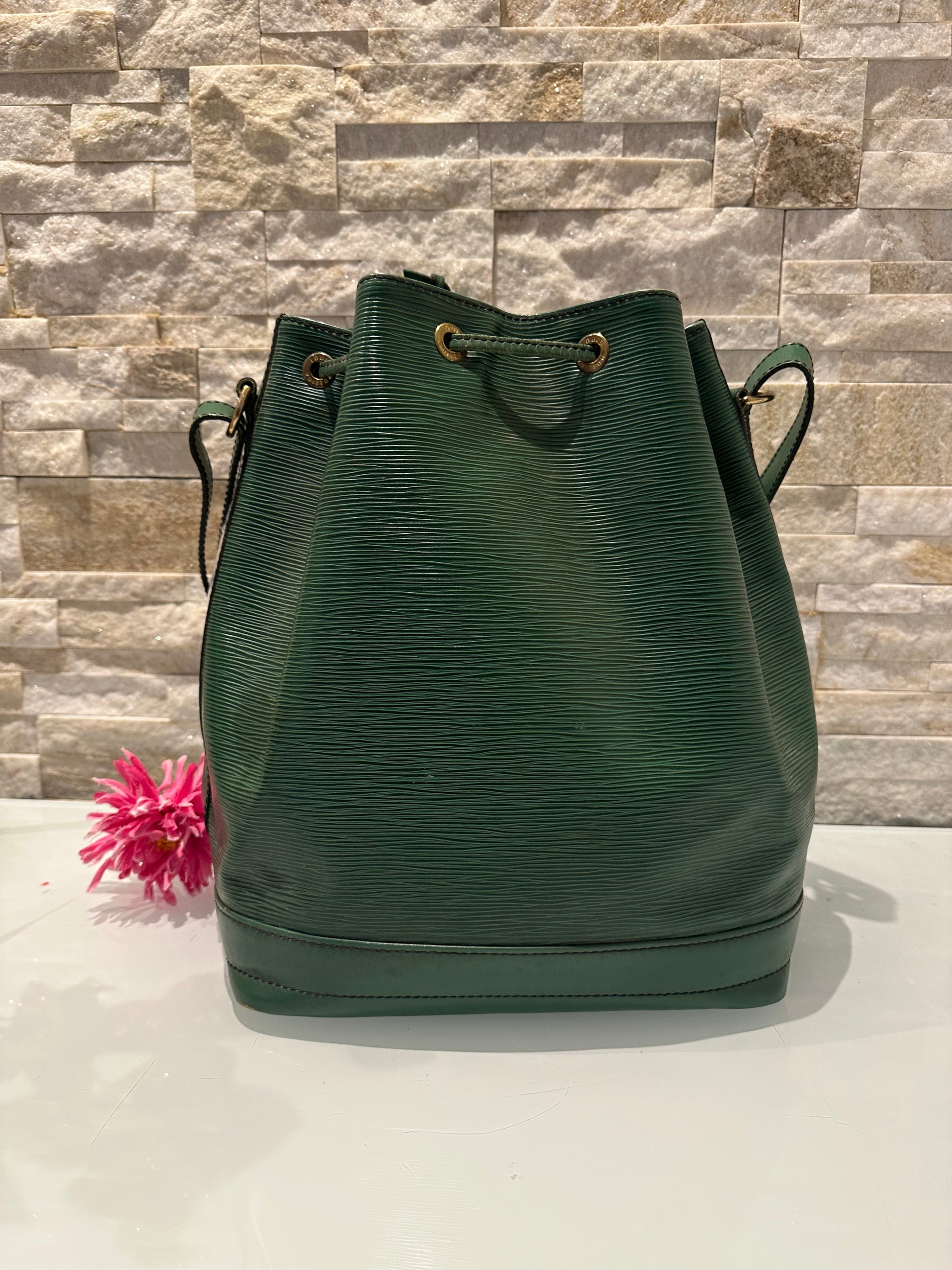 Louis Vuitton Grand Noe Epi