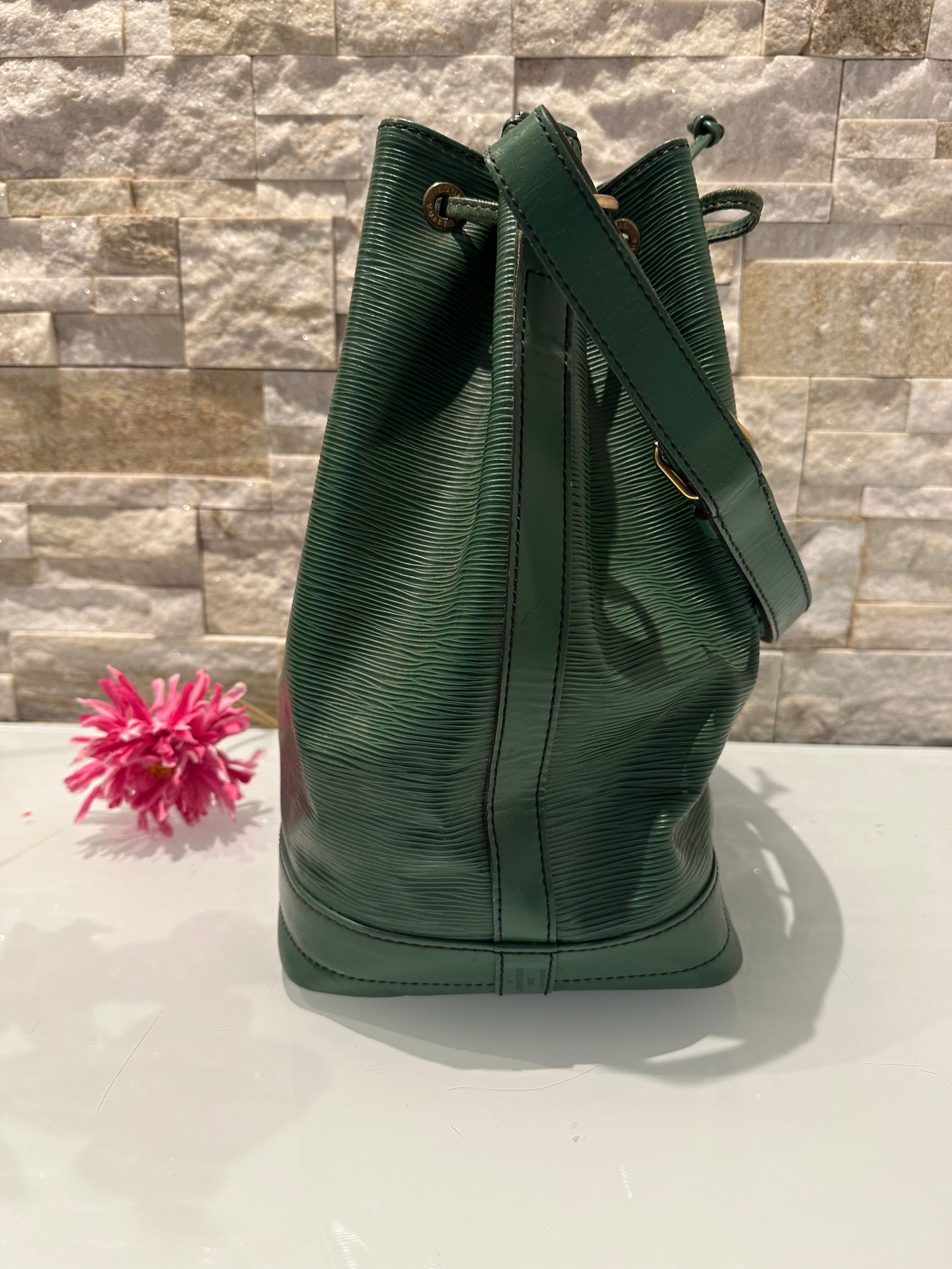 Louis Vuitton Grand Noe Epi