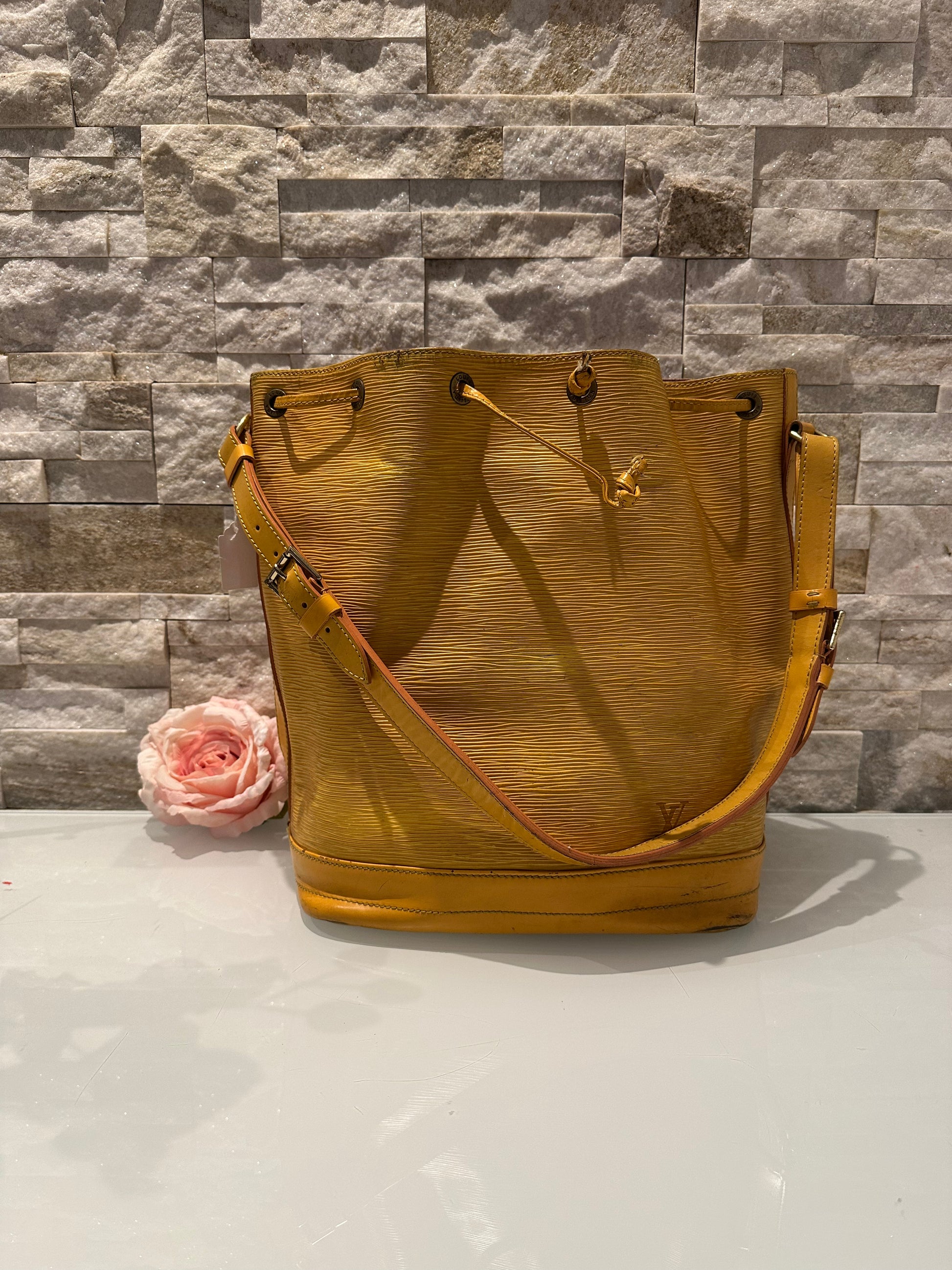 Louis Vuitton Grand Noe Epi