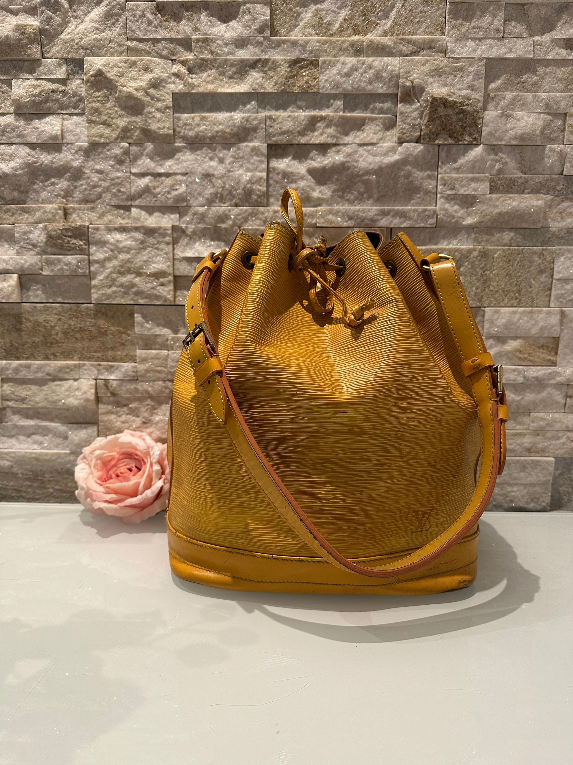 Louis Vuitton Grand Noe Epi