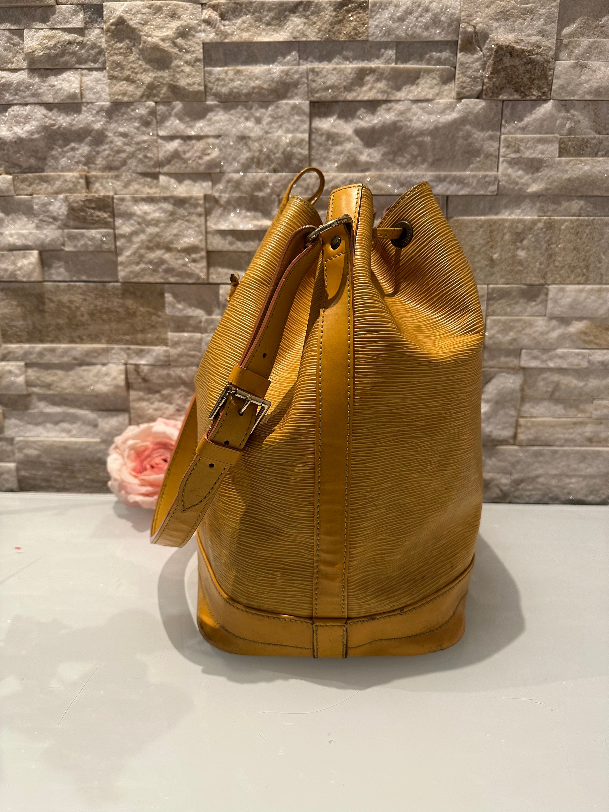 Louis Vuitton Grand Noe Epi