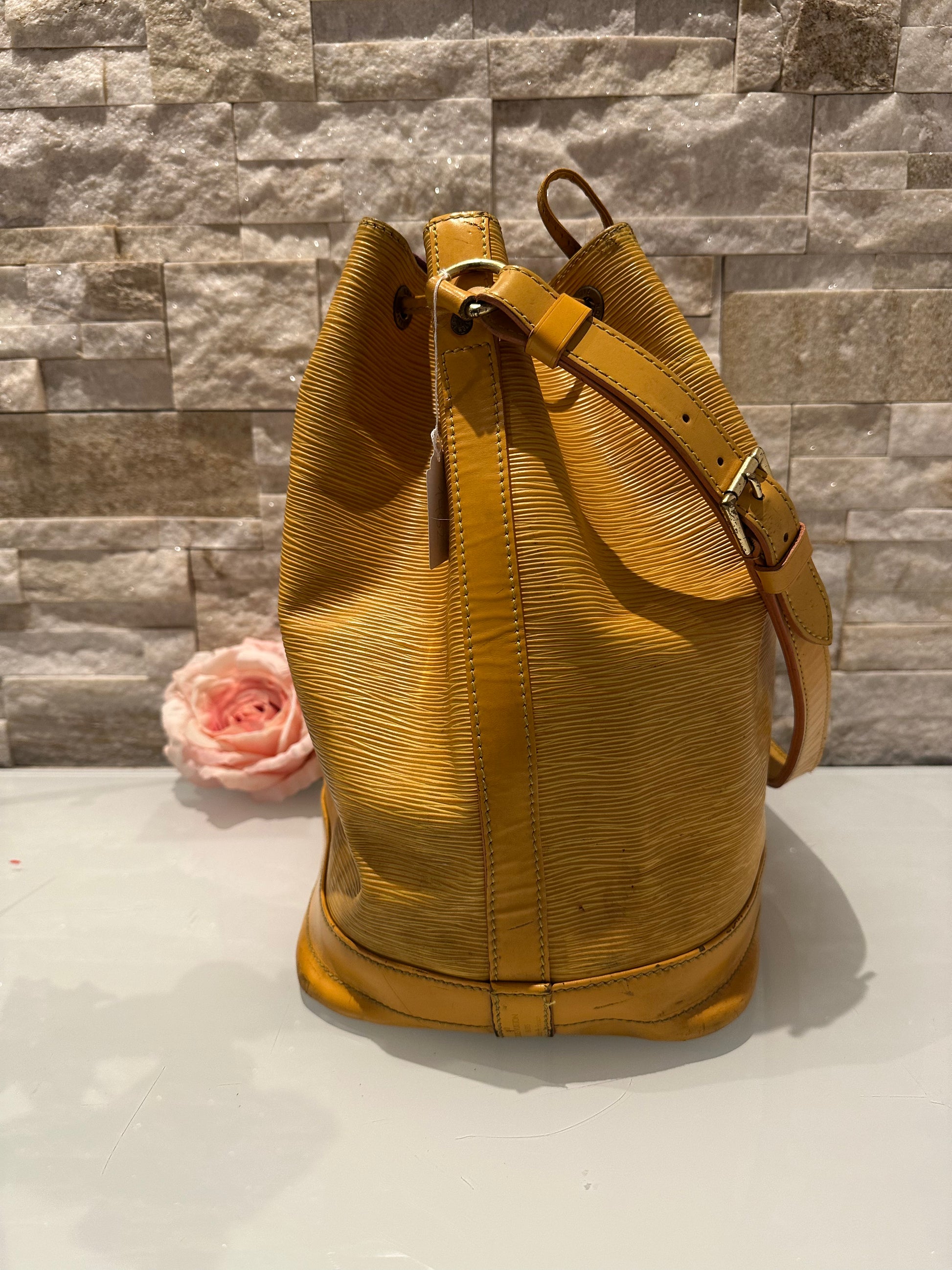 Louis Vuitton Grand Noe Epi