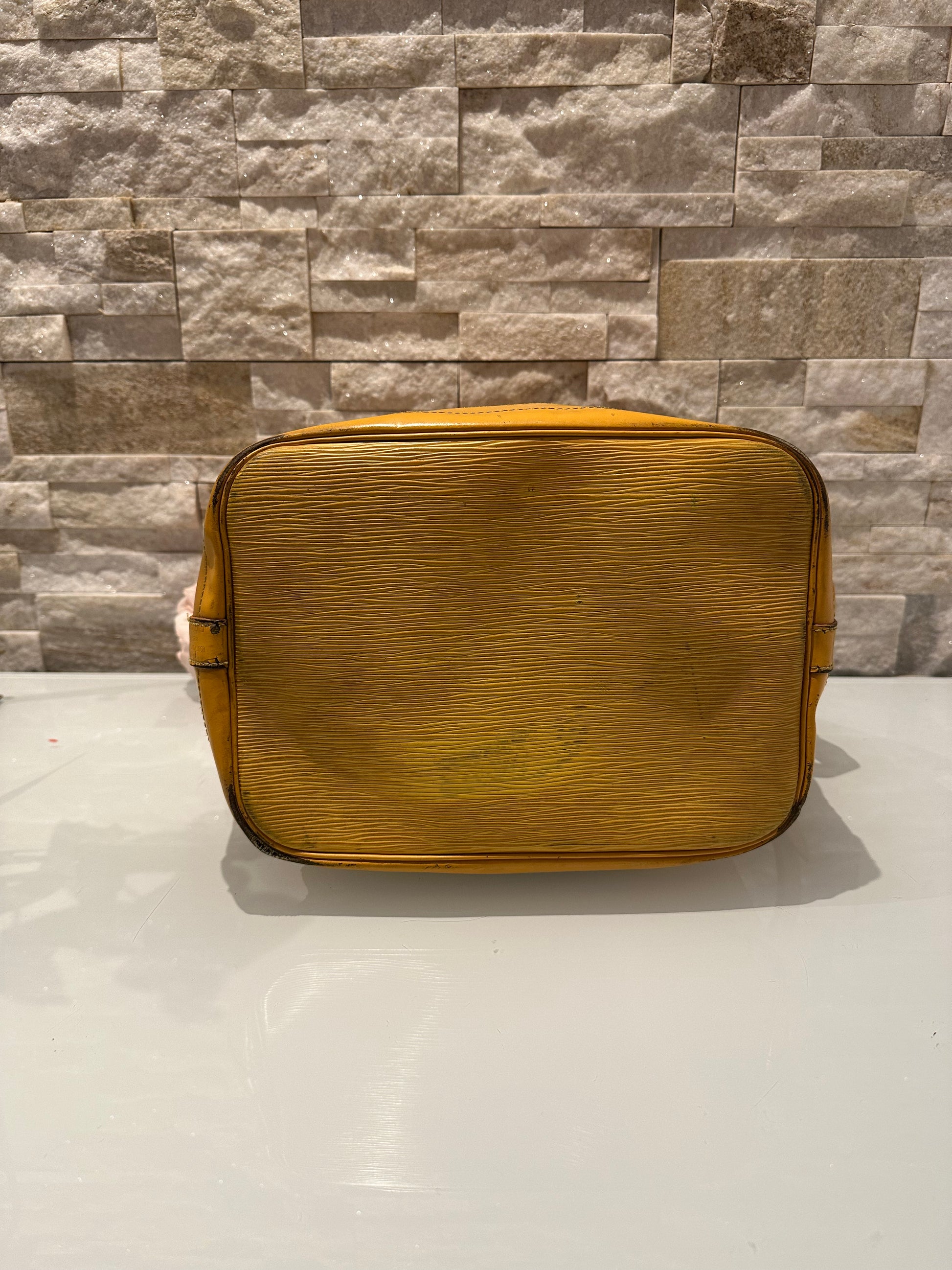 Louis Vuitton Grand Noe Epi