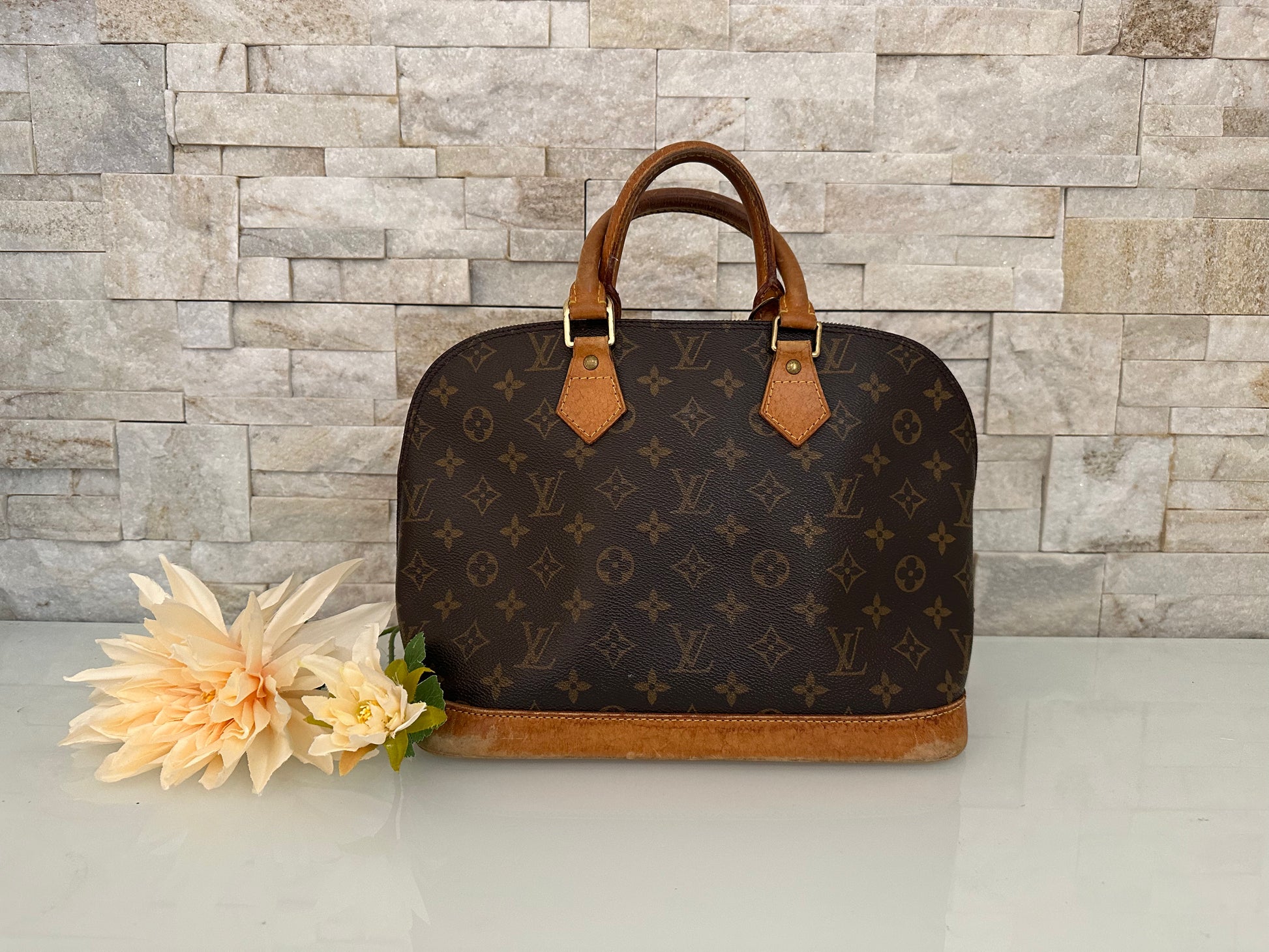 Louis Vuitton Alma Canvs Handtasche