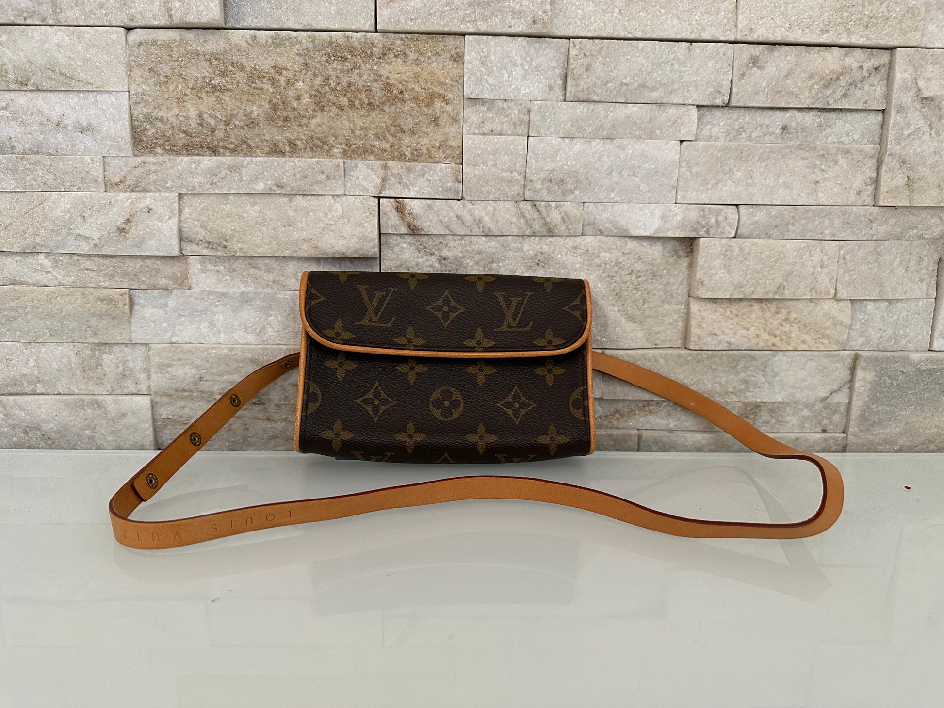 Vuitton Florentine Canvas Bauchtasche
