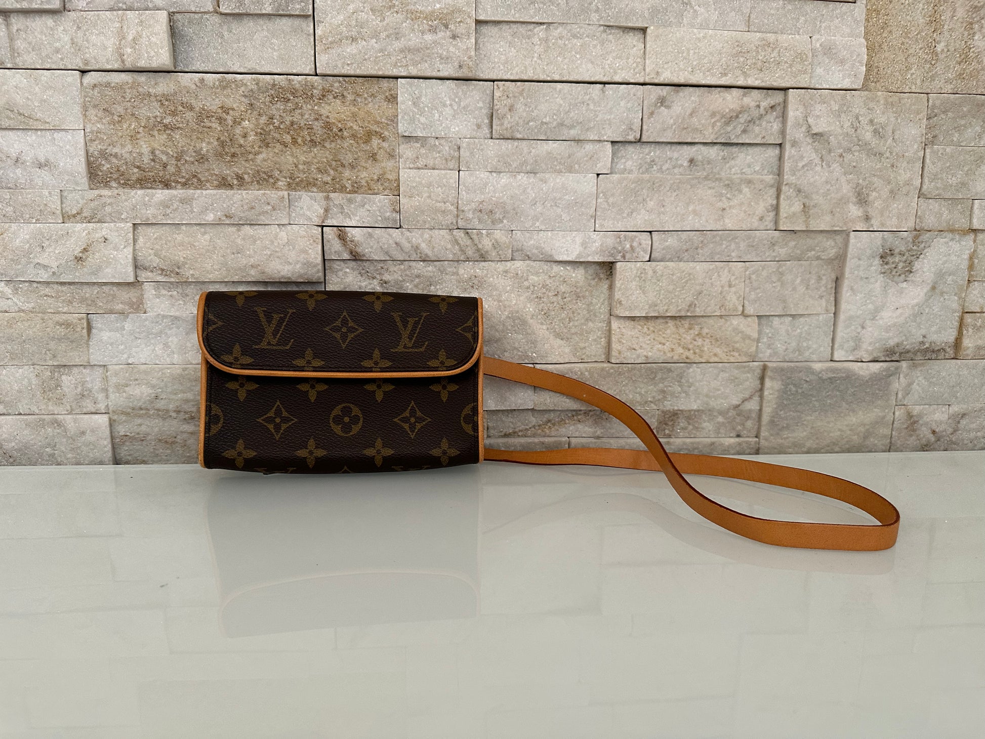 Vuitton Florentine Canvas Bauchtasche