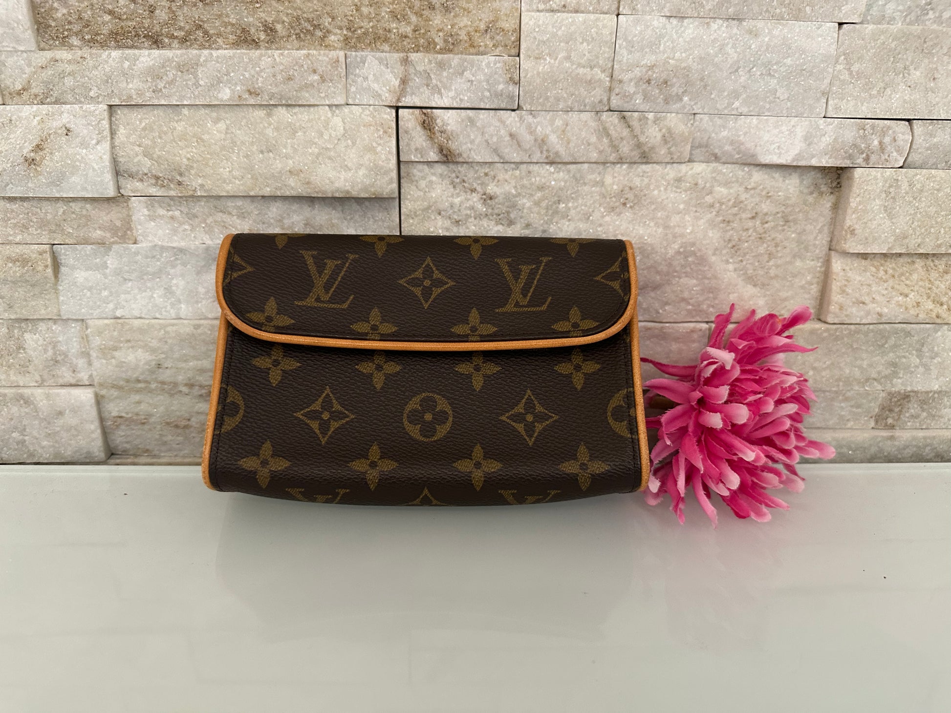 Vuitton Florentine Canvas Bauchtasche