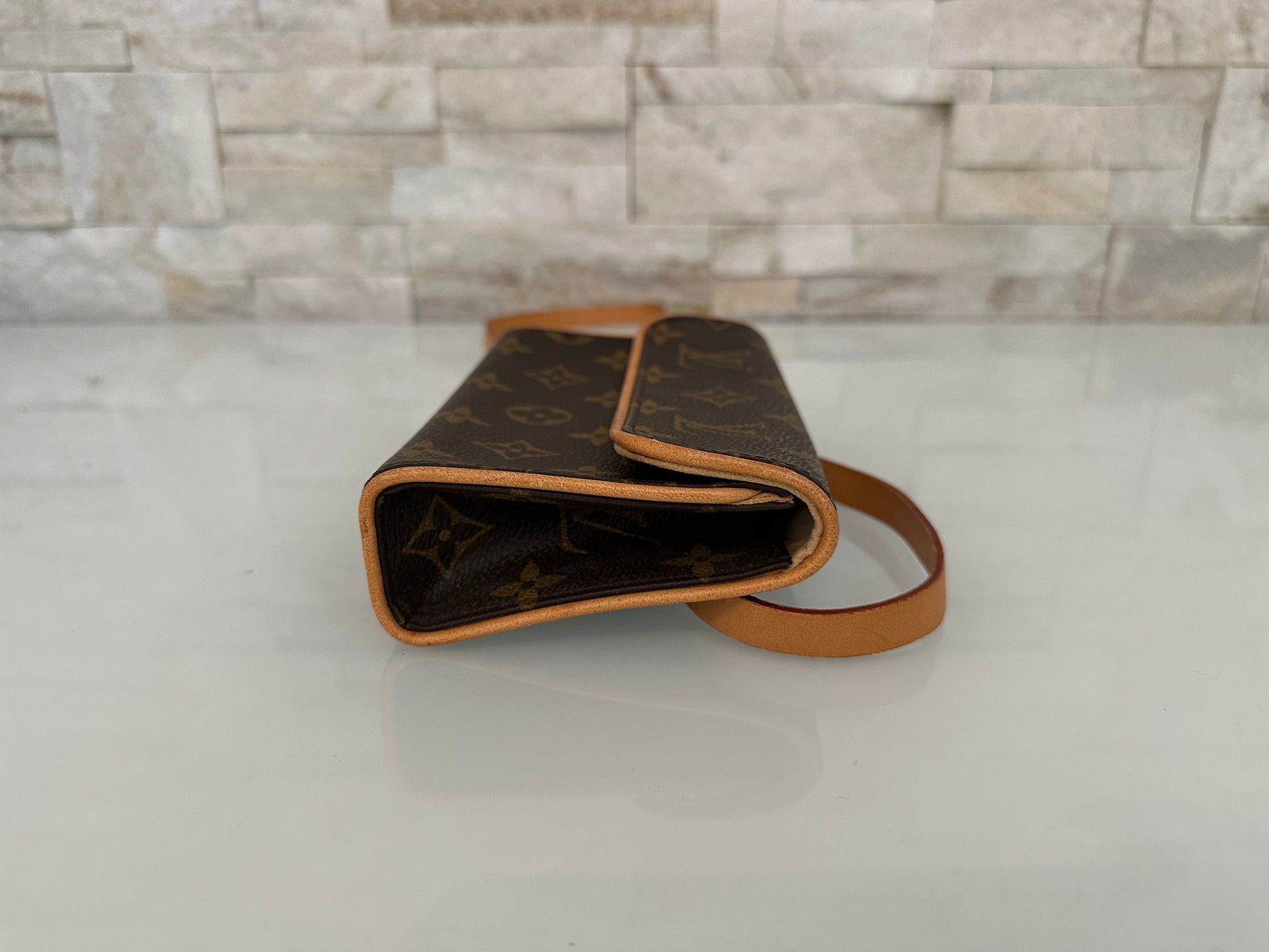 Vuitton Florentine Canvas Bauchtasche