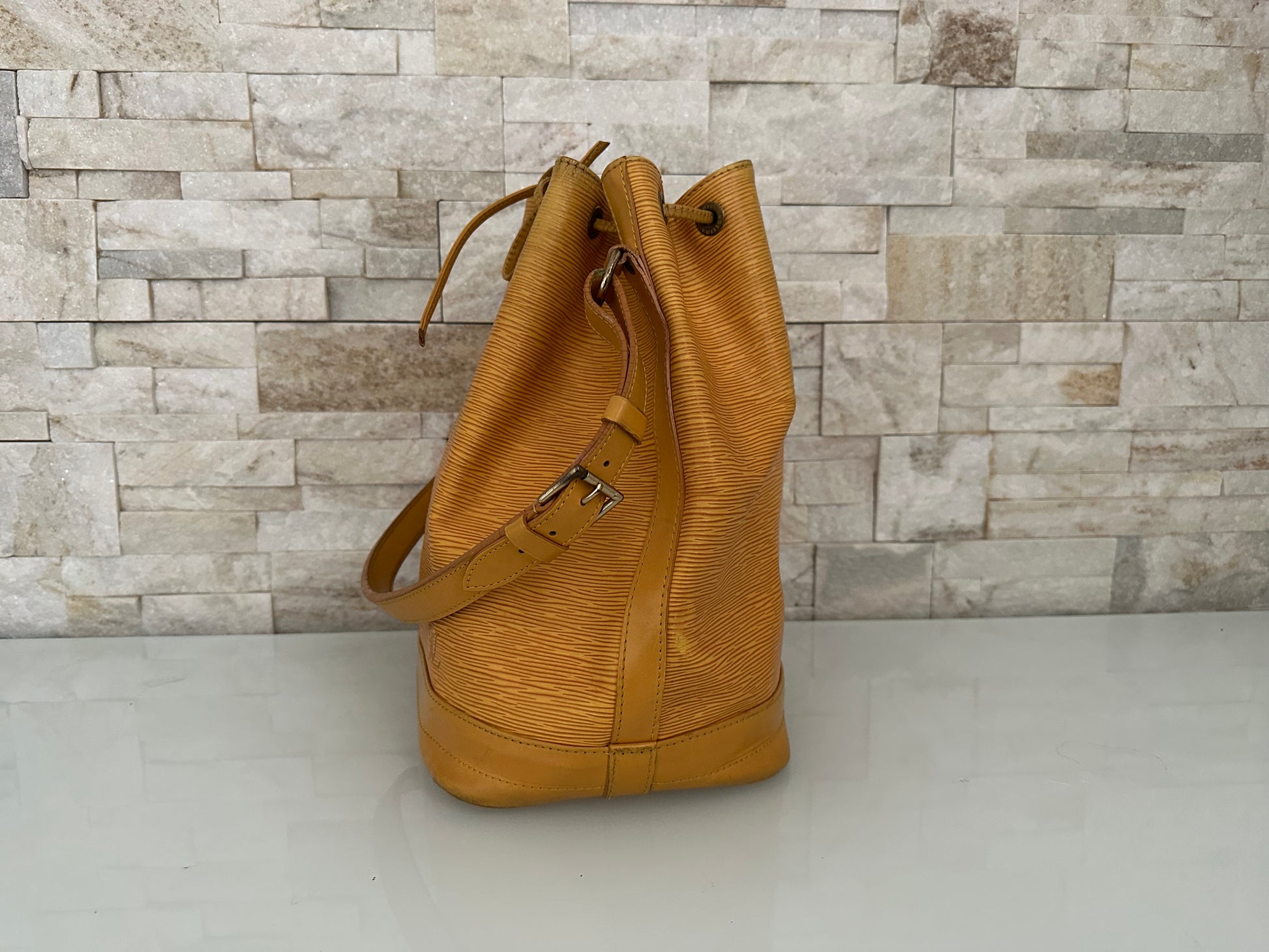 Louis Vuitton Grand Noe Epi
