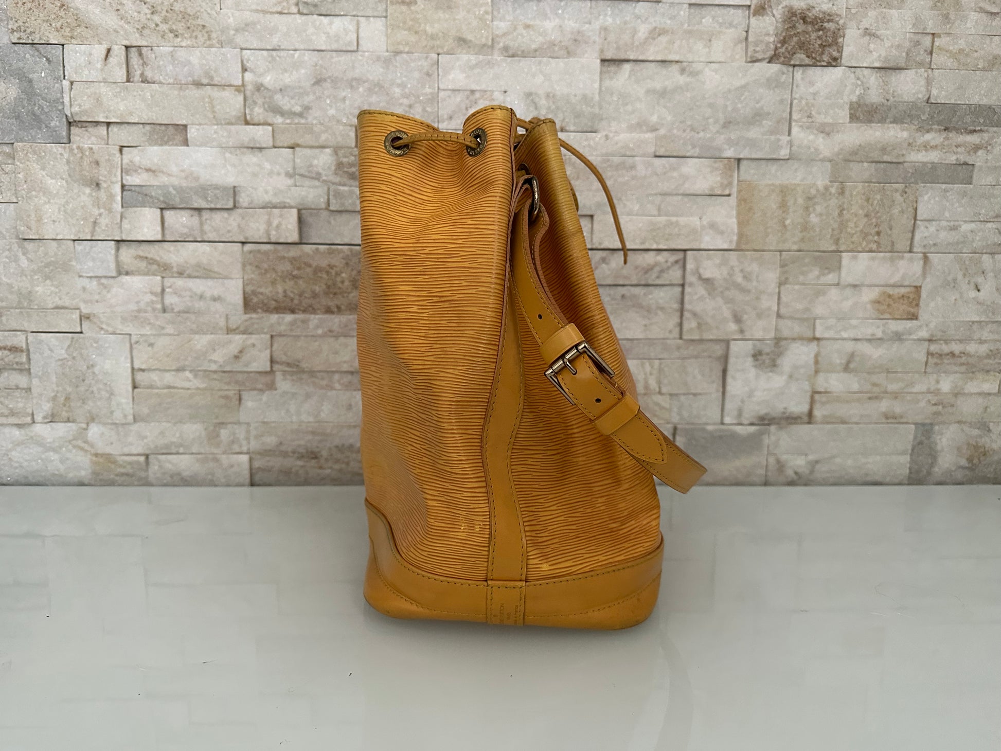 Louis Vuitton Grand Noe Epi