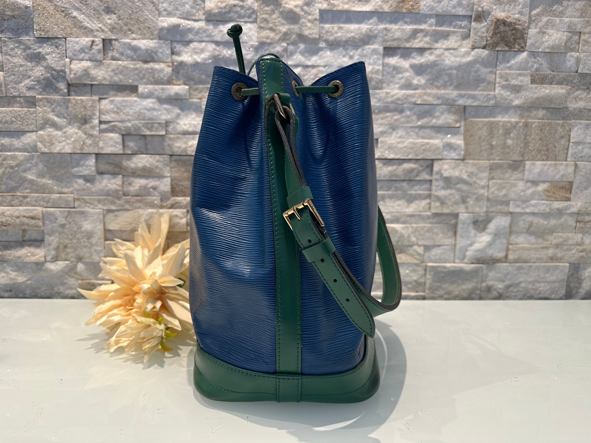 Louis Vuitton Grand Noe Epi