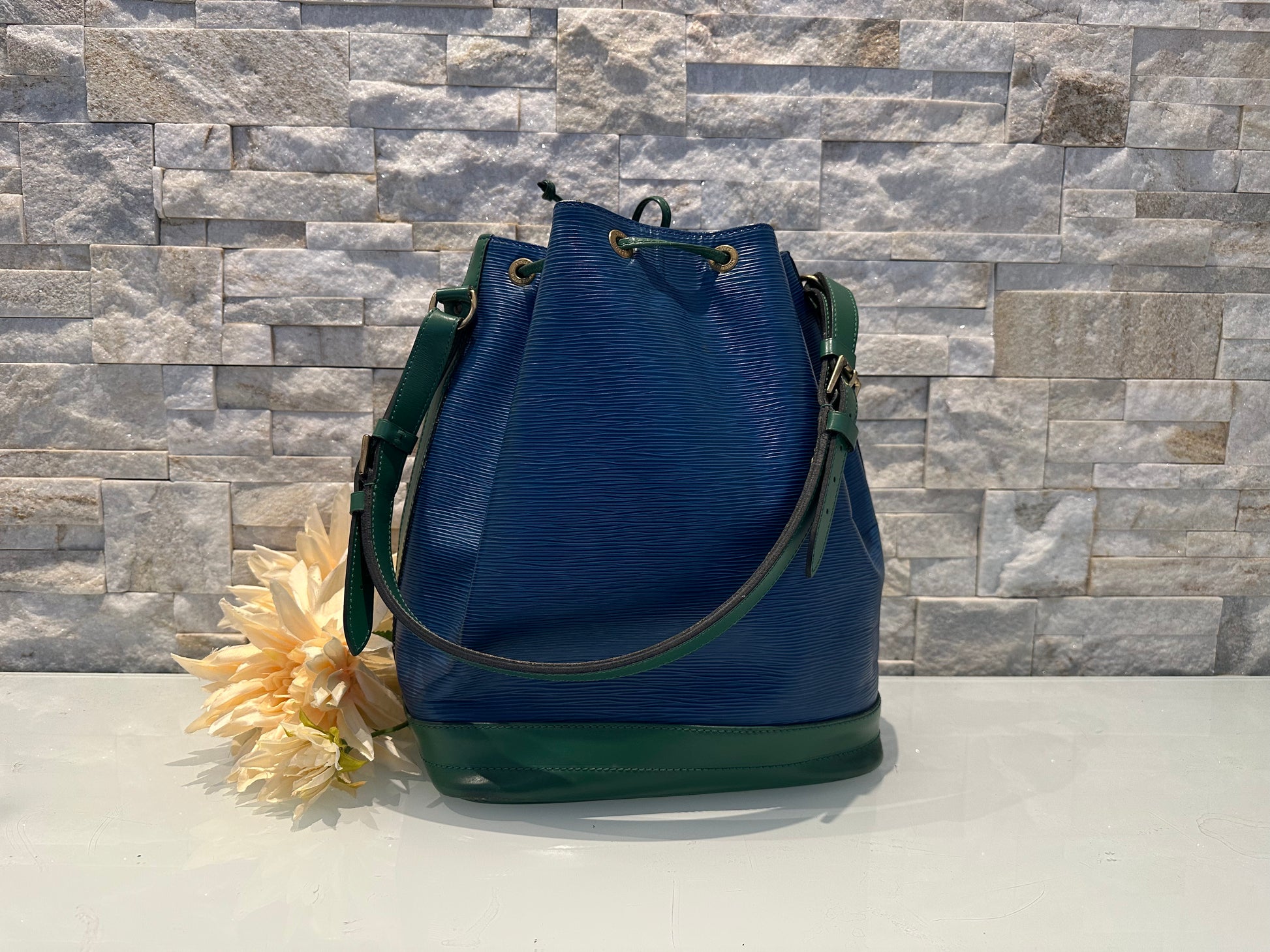 Louis Vuitton Grand Noe Epi