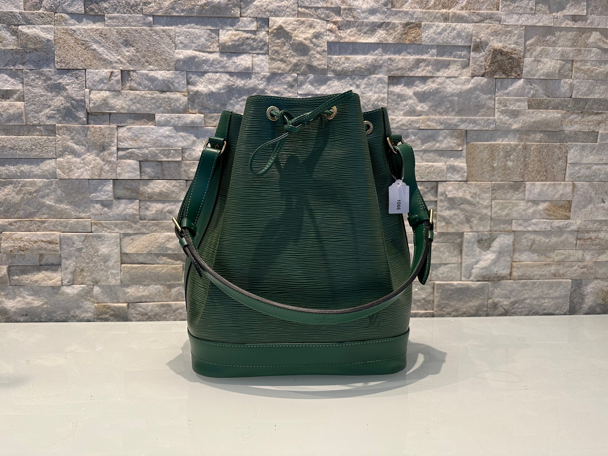 Louis Vuitton Grand Noe Epi