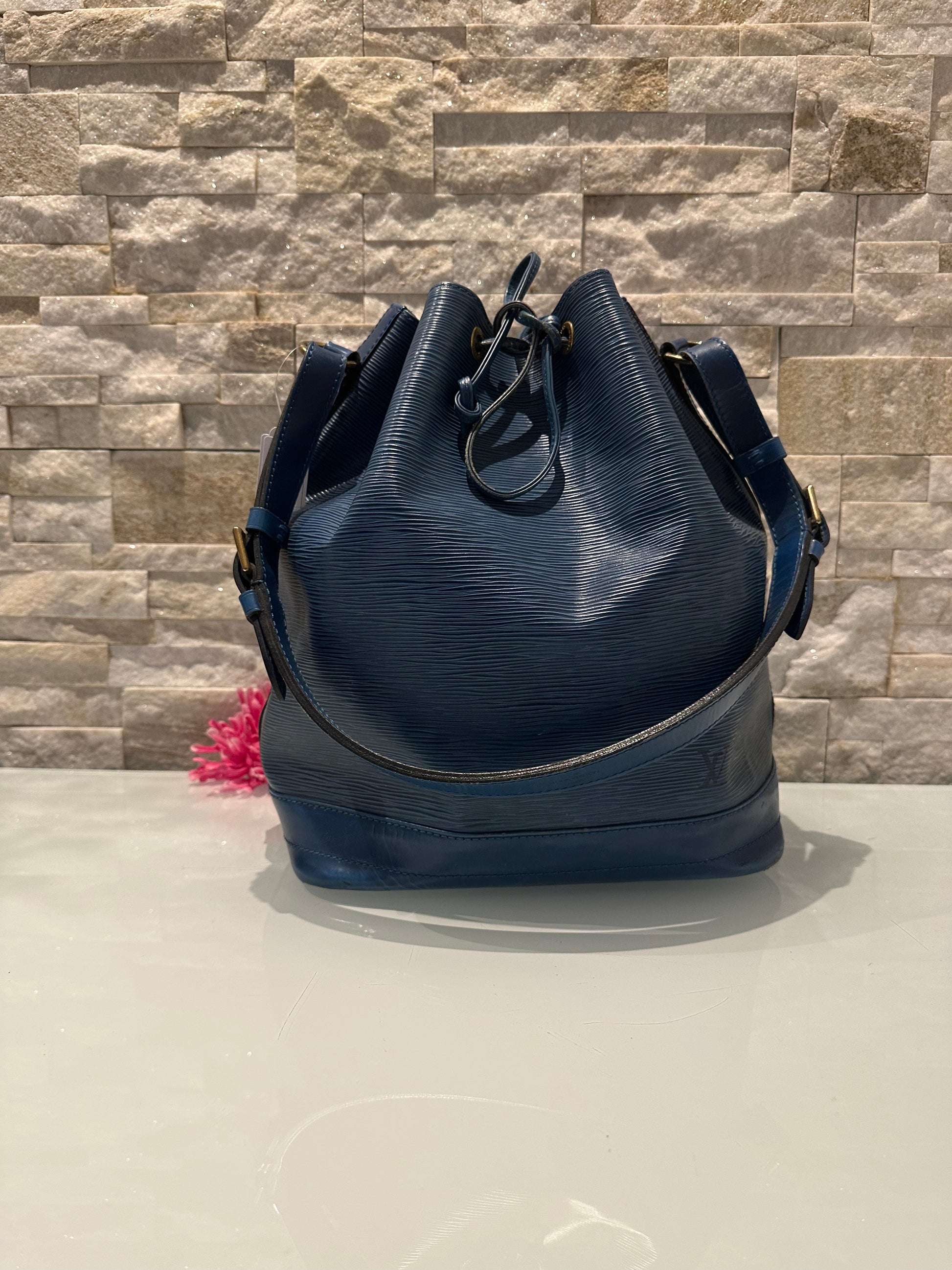 Louis Vuitton Grand Noe Epi