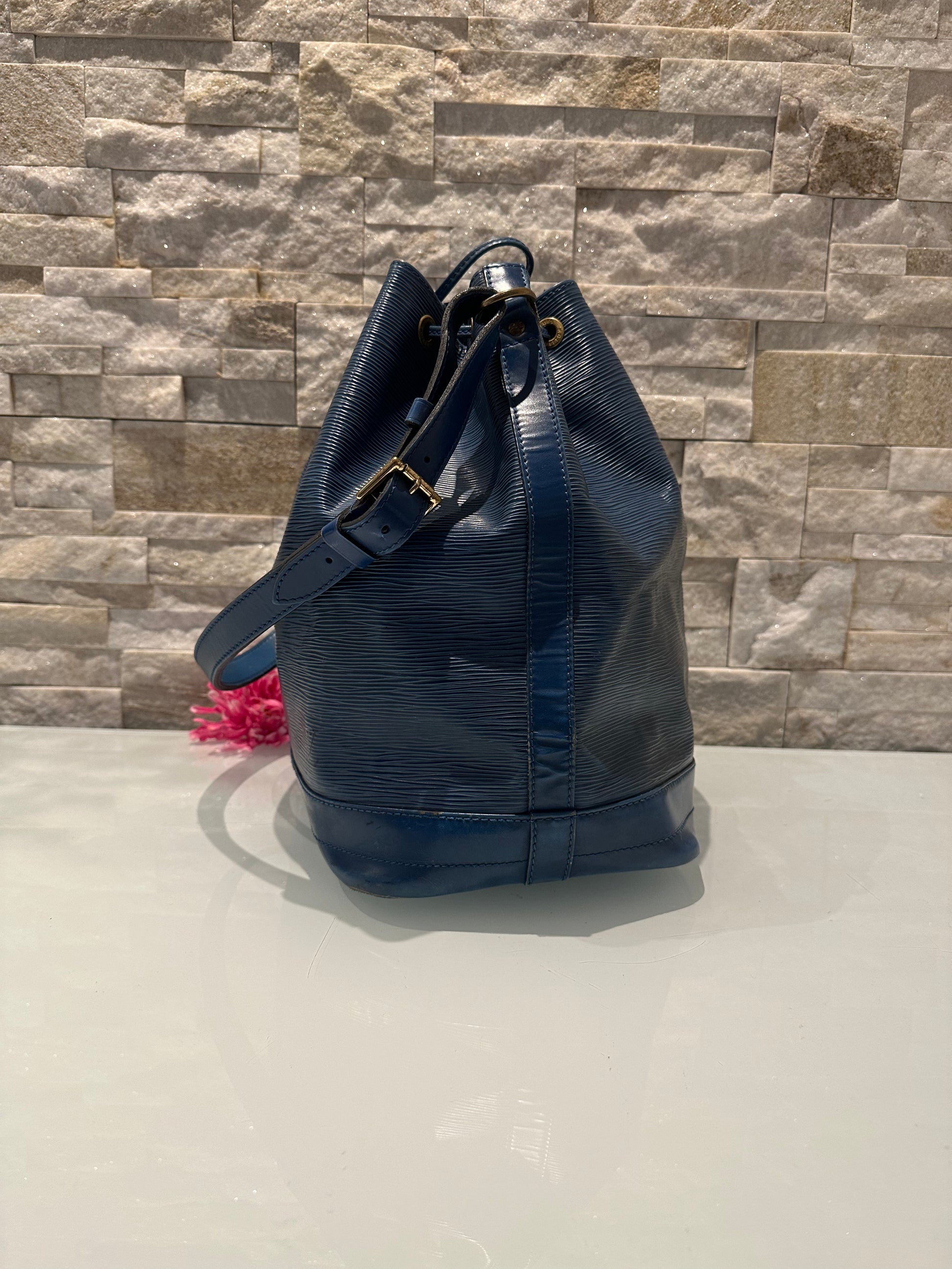 Louis Vuitton Grand Noe Epi