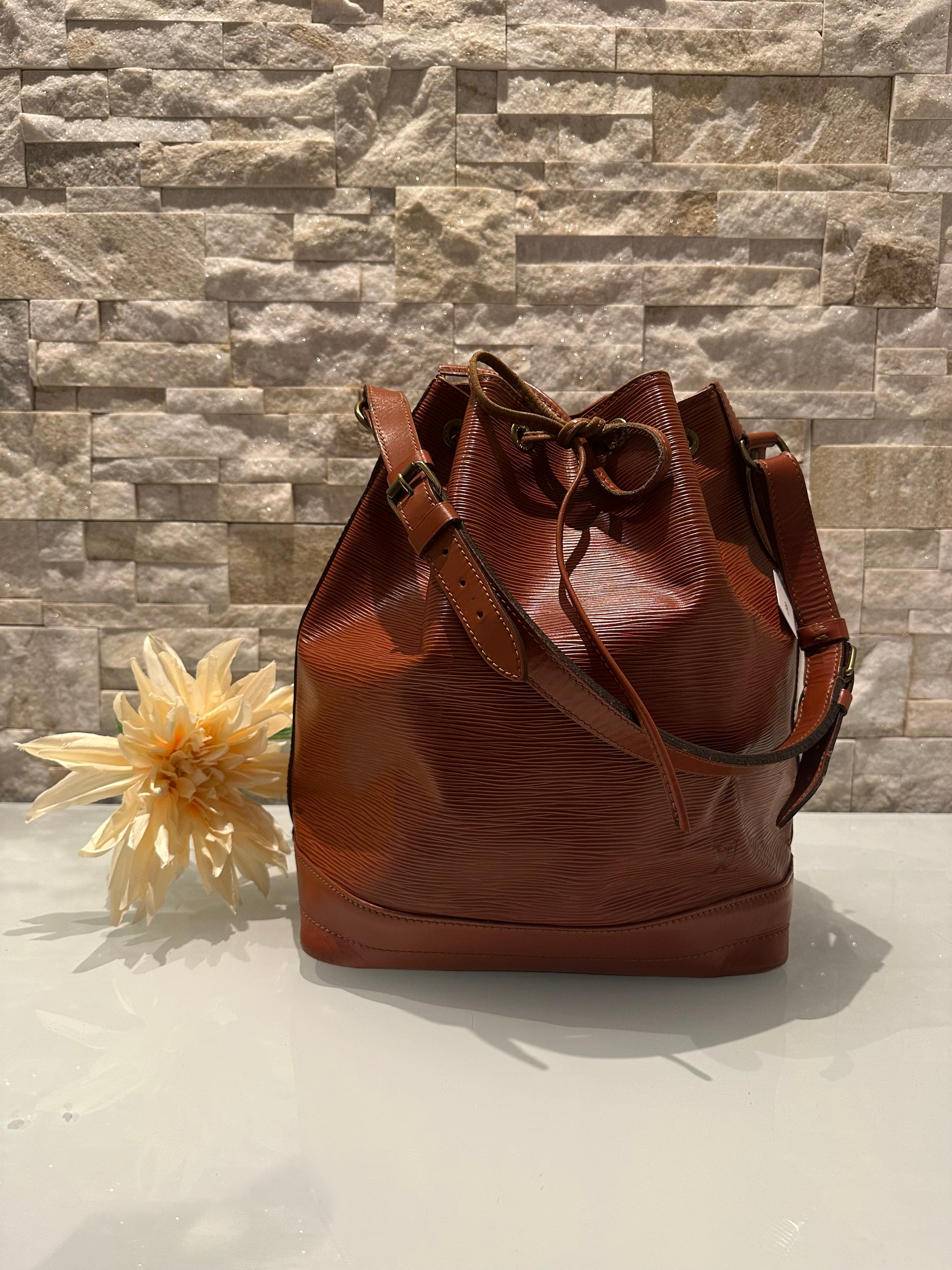 Louis Vuitton Grand Noe Epi