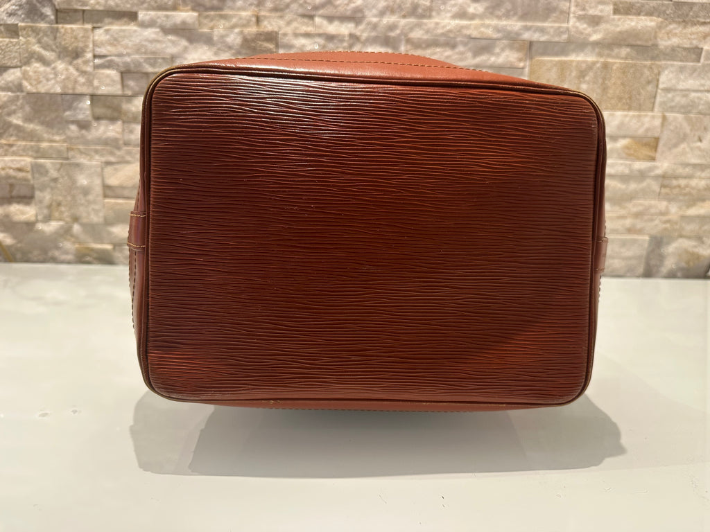 Louis Vuitton Grand Noe Epi