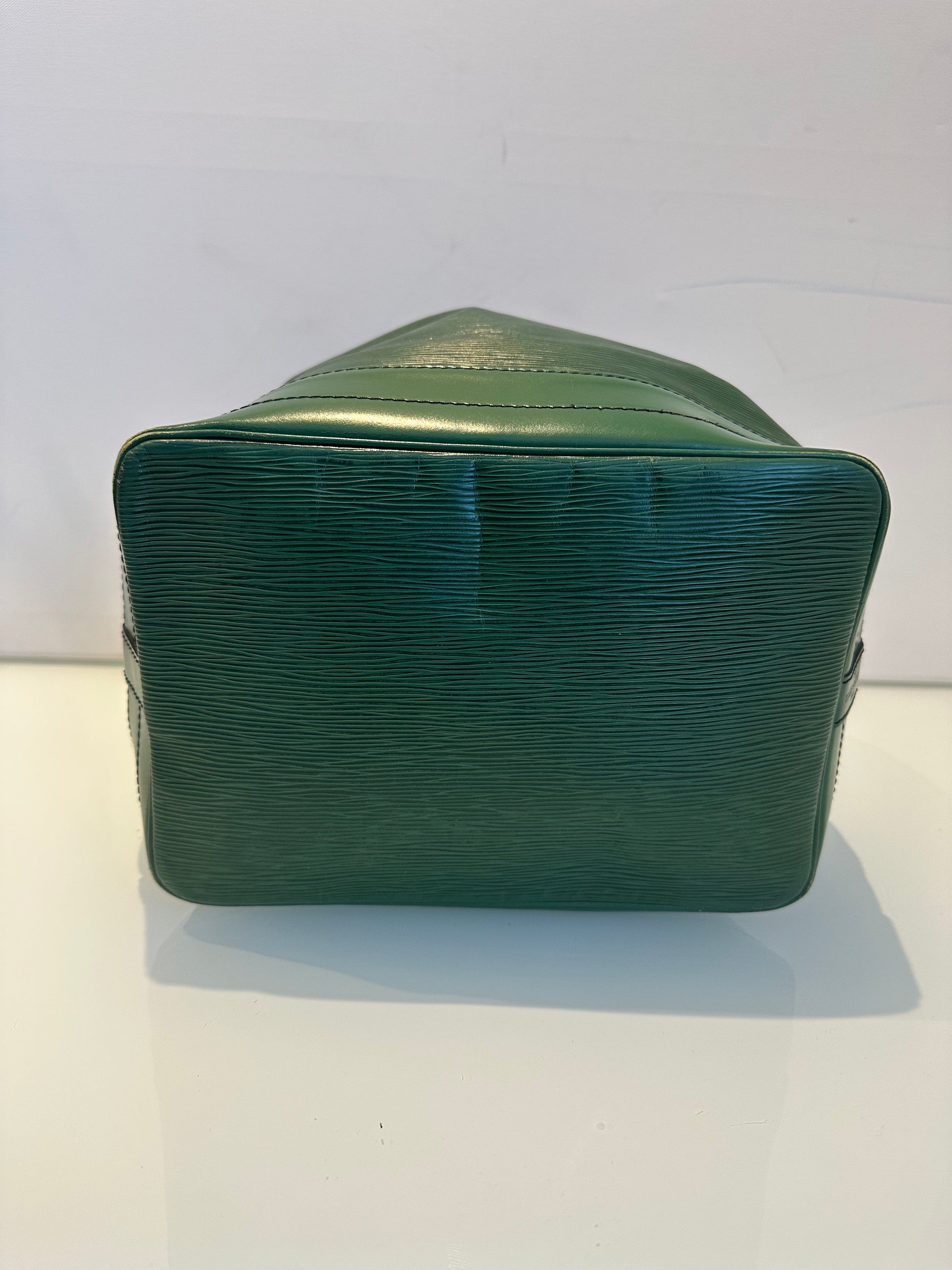 Louis Vuitton Grand Noe Epi