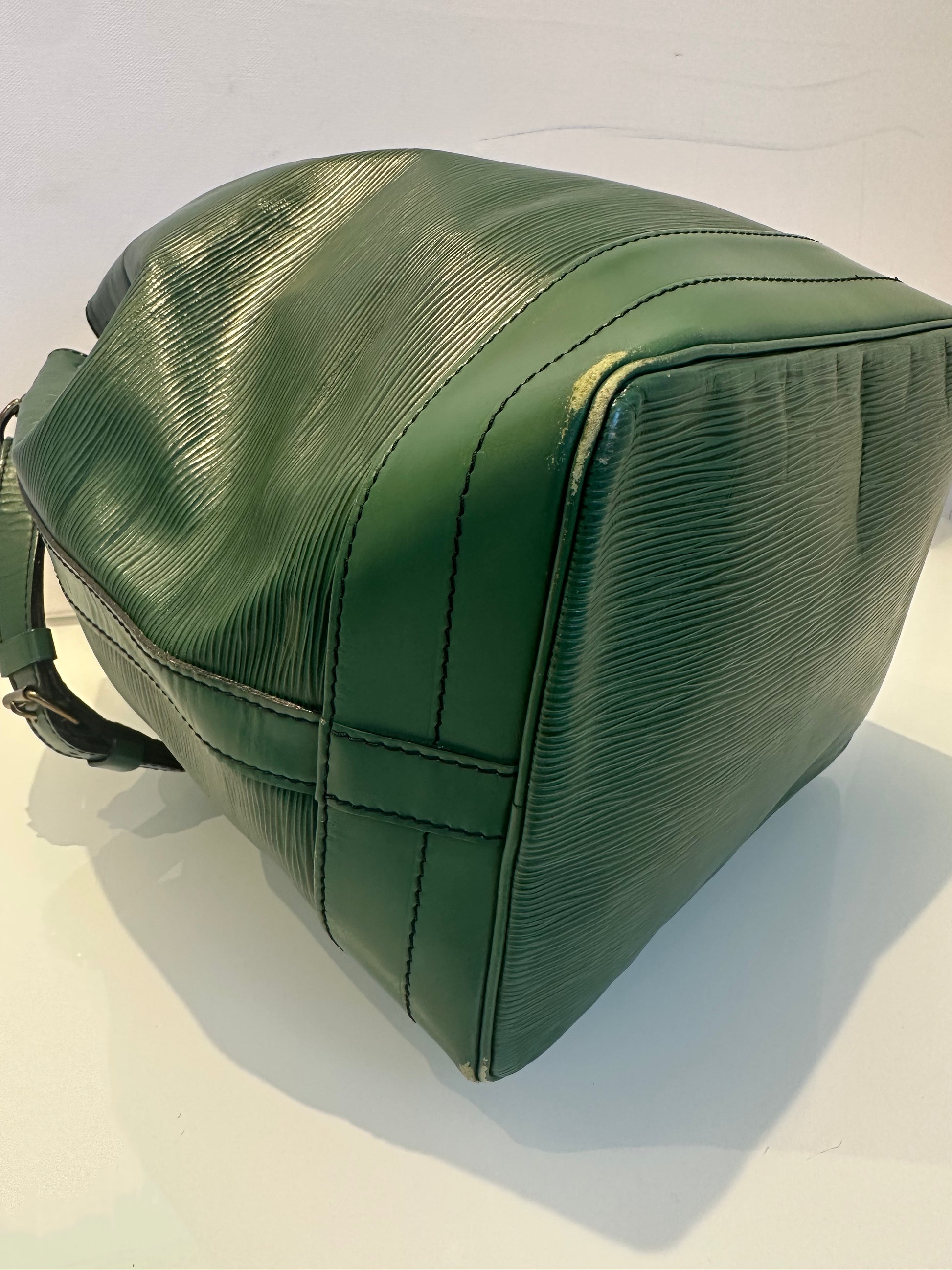 Louis Vuitton Grand Noe Epi