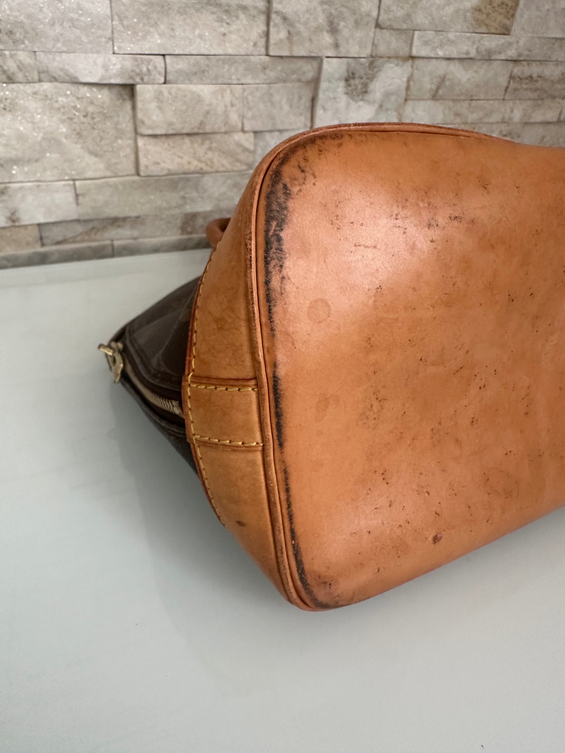 Louis Vuitton Alma Canvs Handtasche