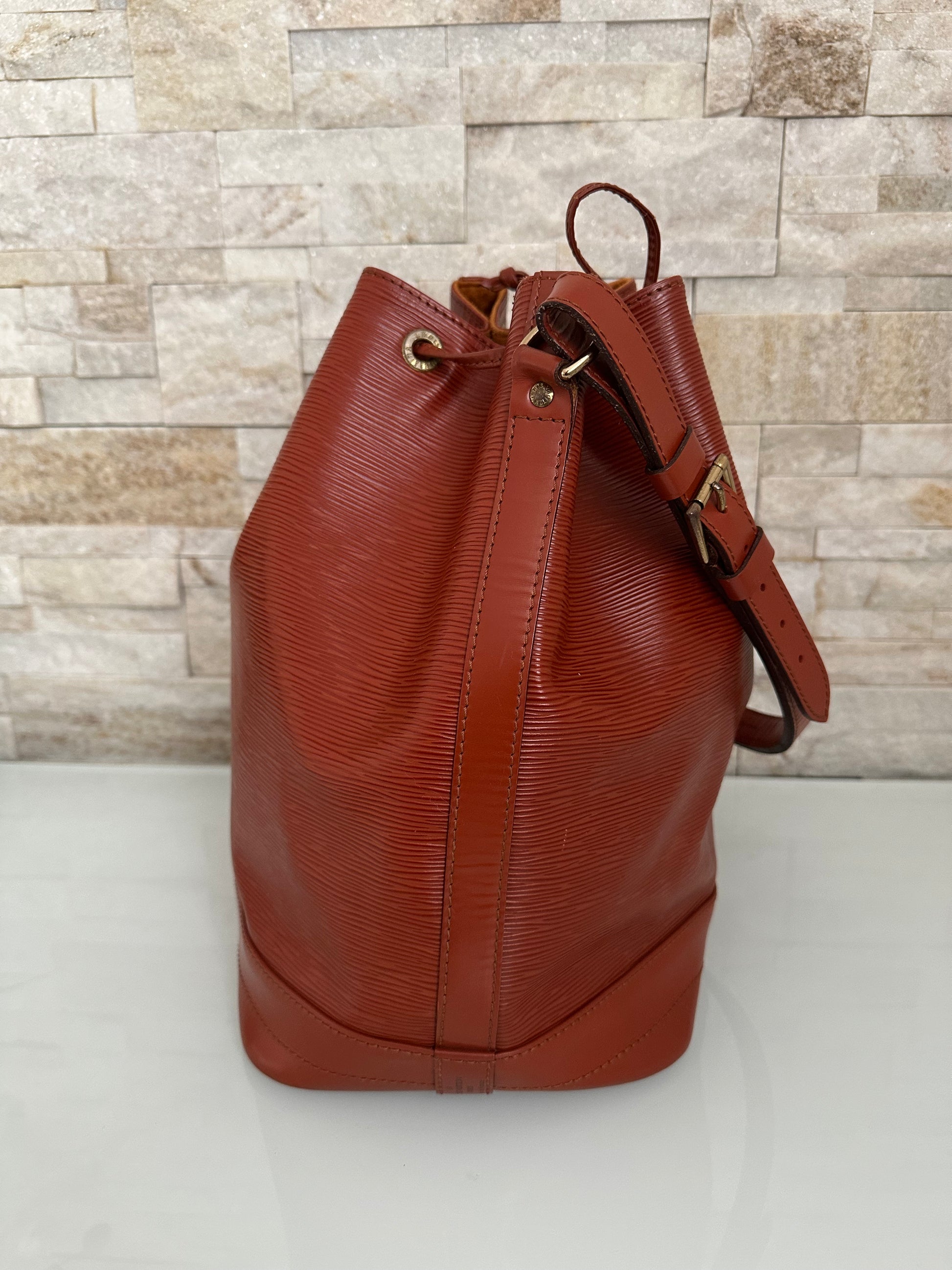 Louis Vuitton Grand Noe Epi