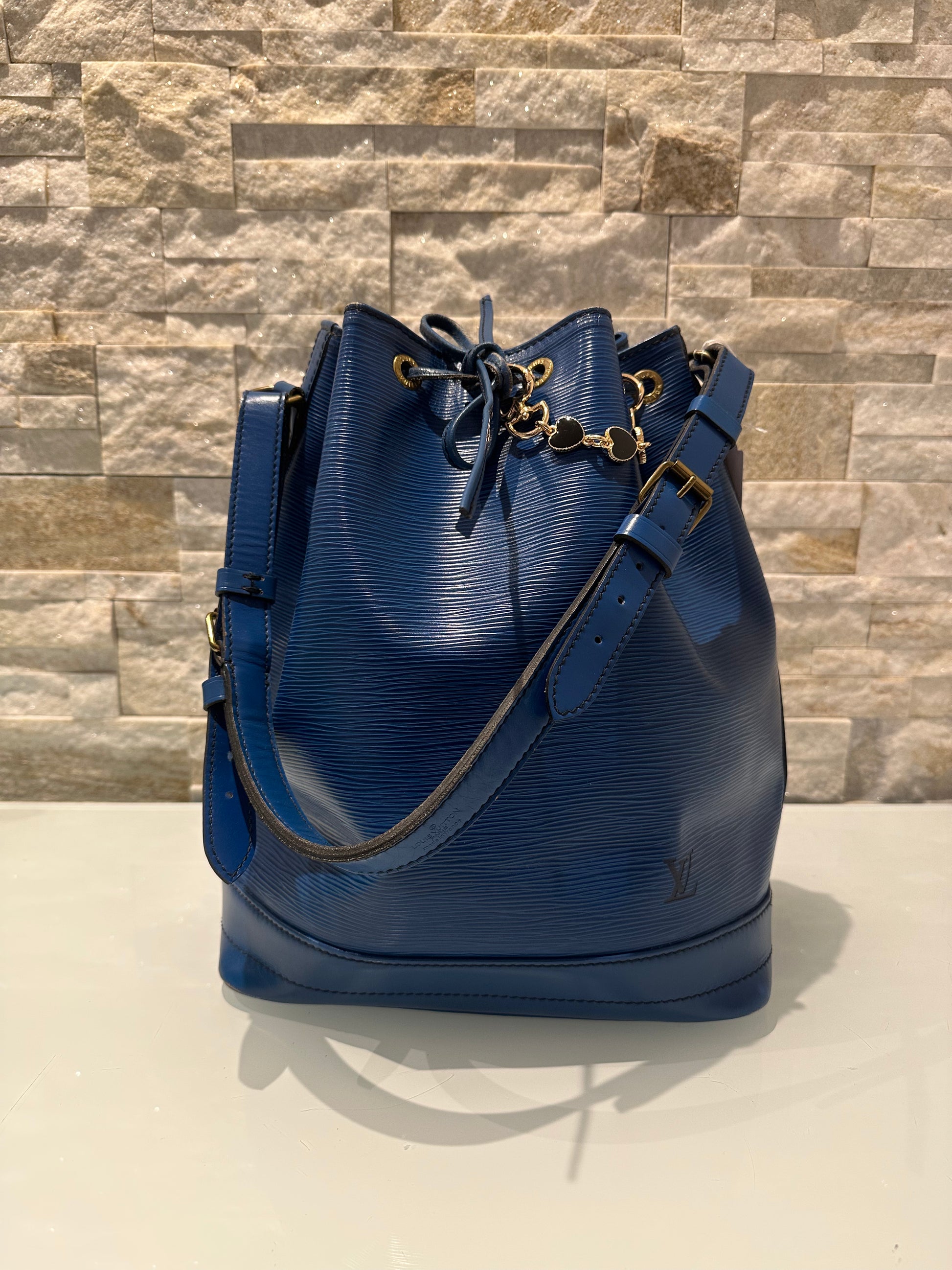 Louis Vuitton Grand Noe Epi