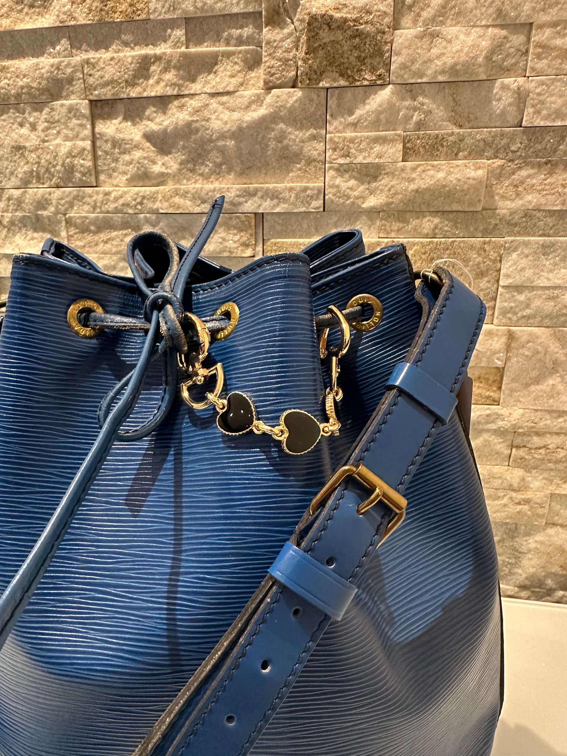 Louis Vuitton Grand Noe Epi